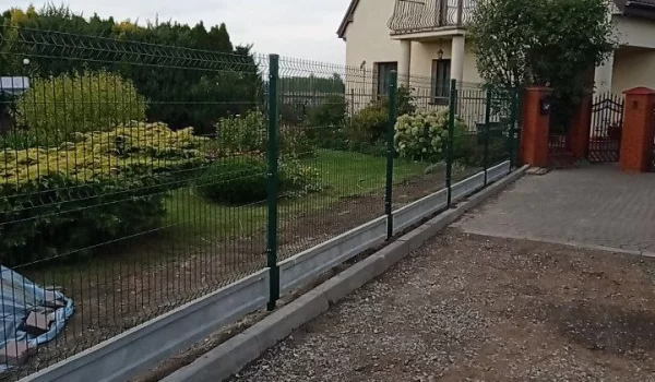 Montaż paneli 3D z podmurówką furtka Lesznowola