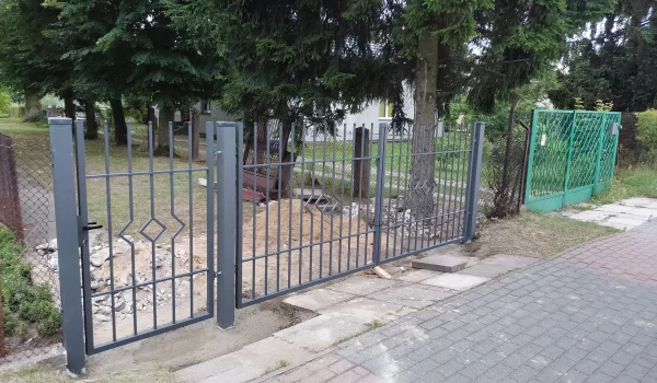 Montaż bramy skrzydłowej Pomiechówek 8